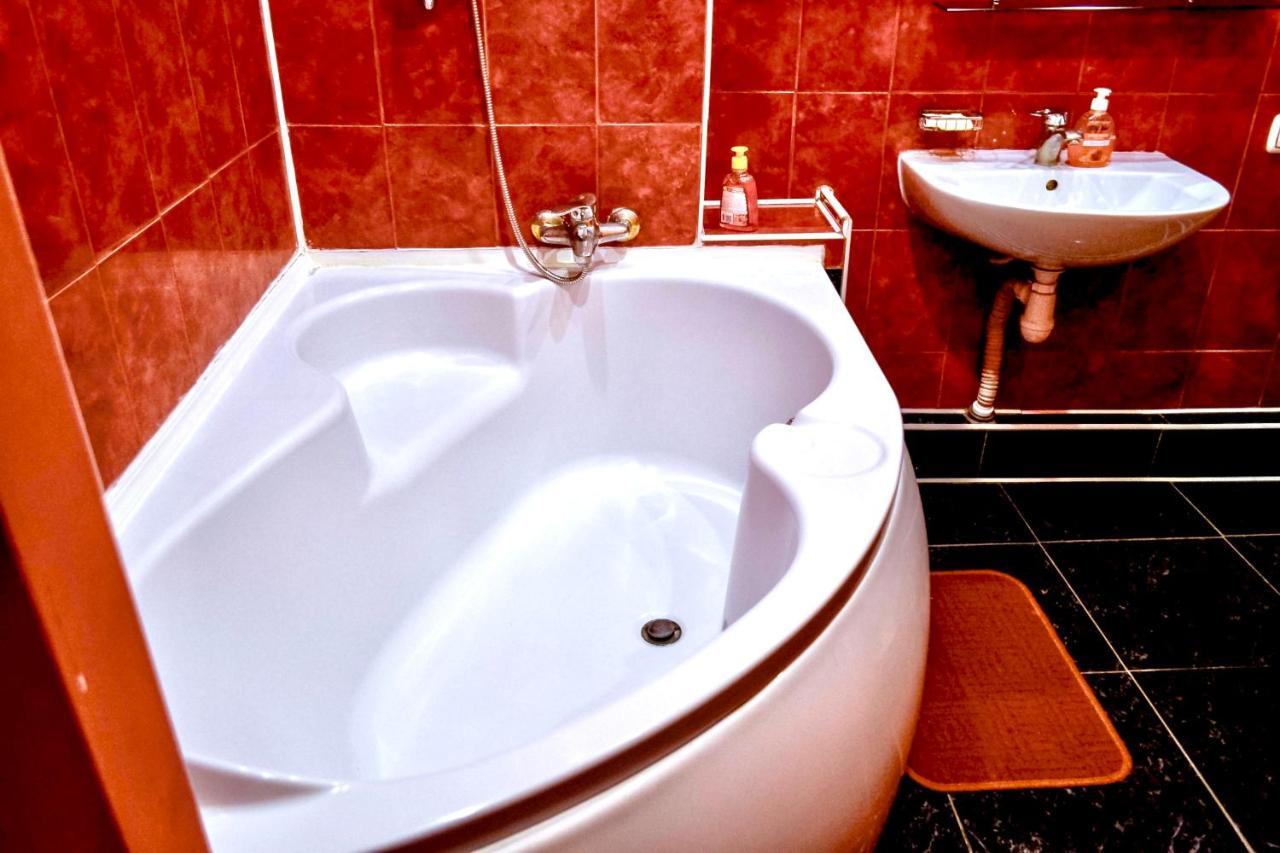 One-Bedroom Apartment On Gagarina Kharkov Ngoại thất bức ảnh